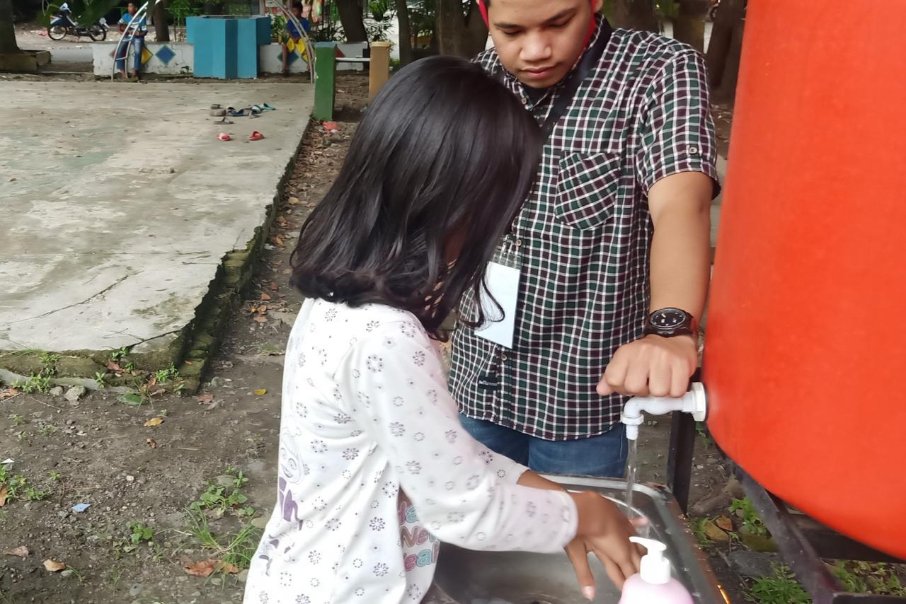 Tim Kukerta Sosialisasikan Tata Cara Cuci Tangan Yang Baik