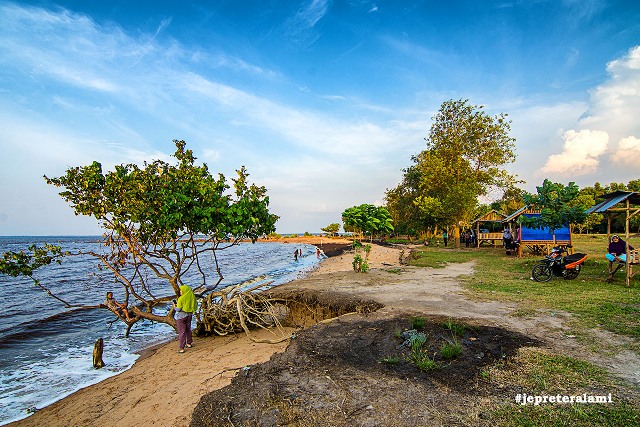 Keindahan Pantai Akasia Dumai