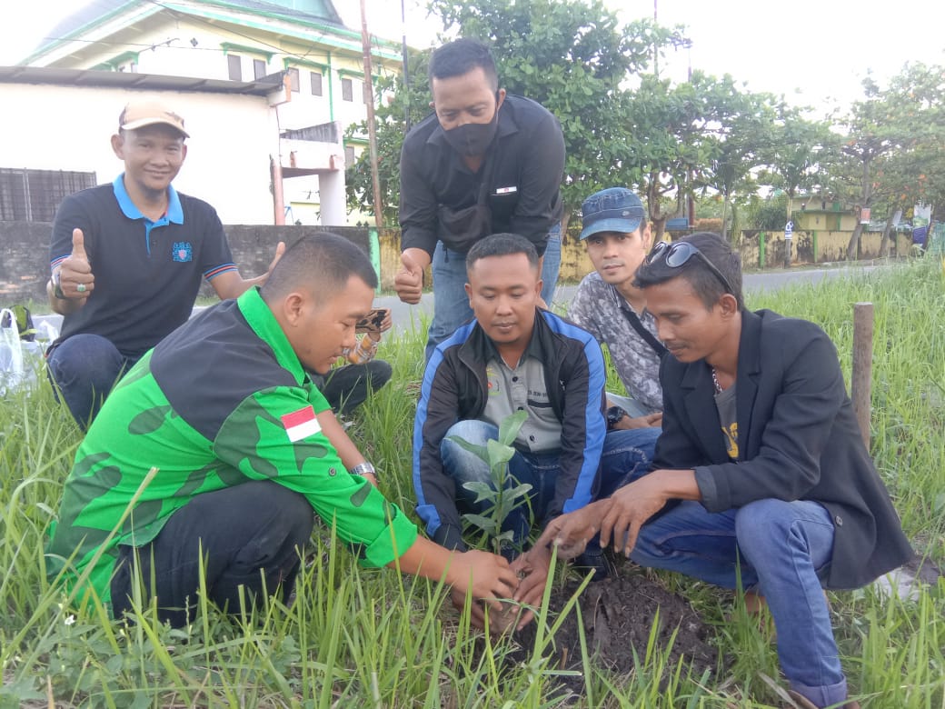 Satgas GPK Bersama Lembaga Jemad Tanam Mangggis dan Pinang Batara
