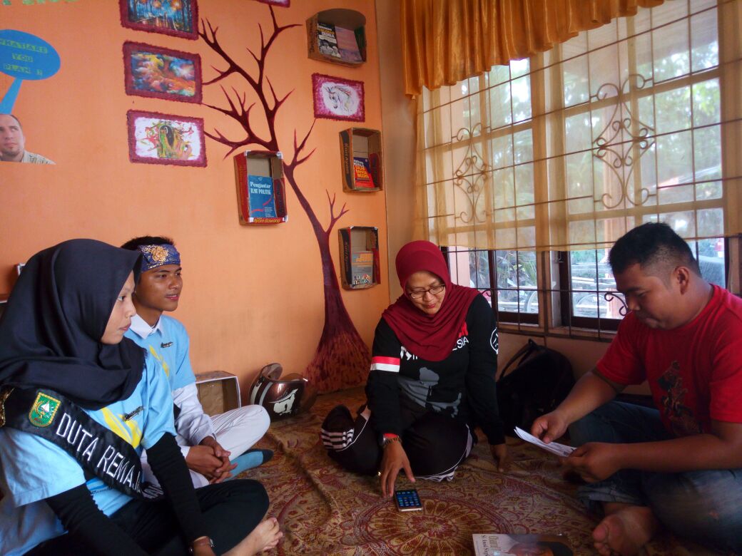 Perpustaan Buku Kelas Terima Puluhan Buku dari Duta Remaja Inhil