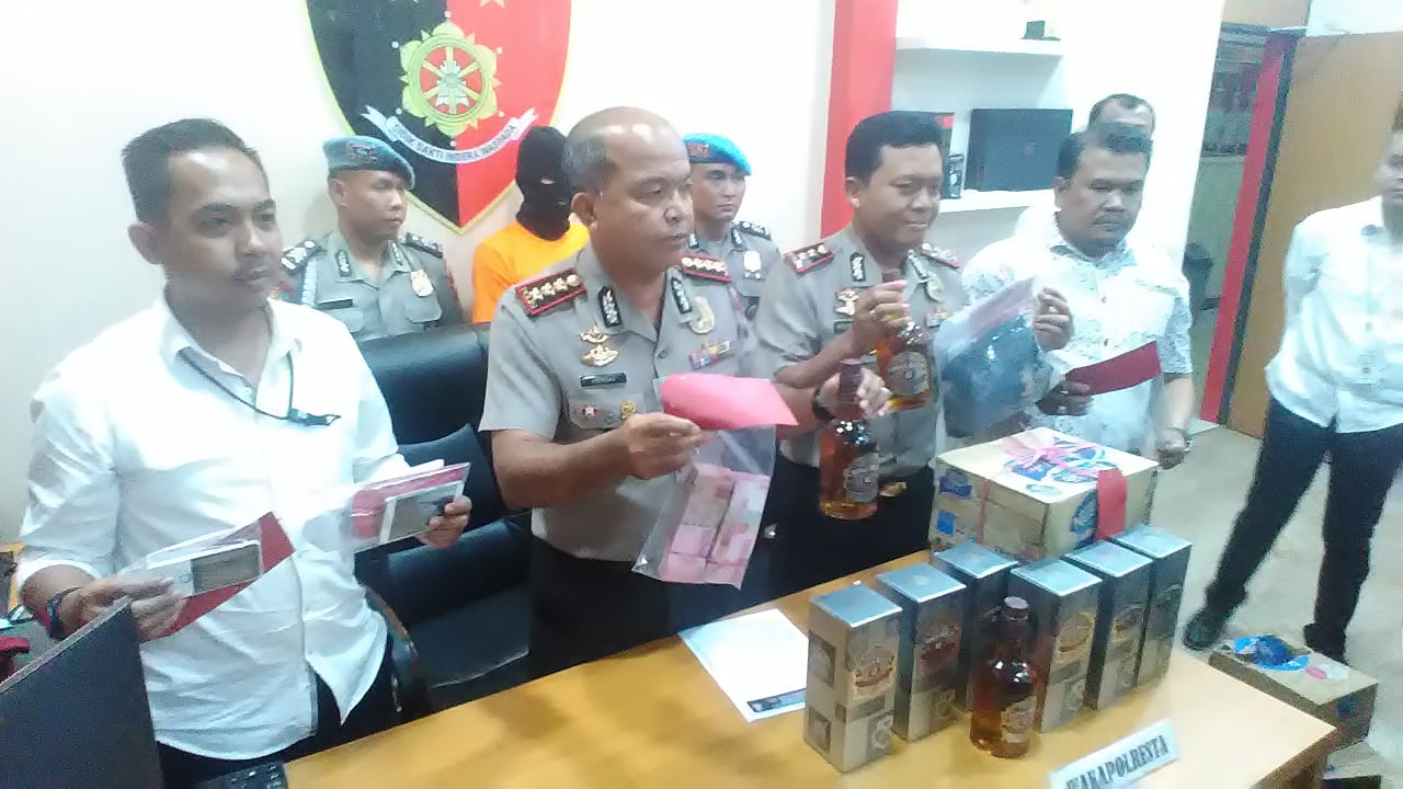 Polresta Barelang Mengamankan Uang Rp 20 Juta Hasil OTT sekaligus Mikol