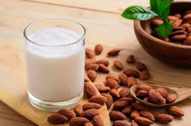 Bagi Ibu Hamil Berhati - hatilah Saat Minum Susu Almond