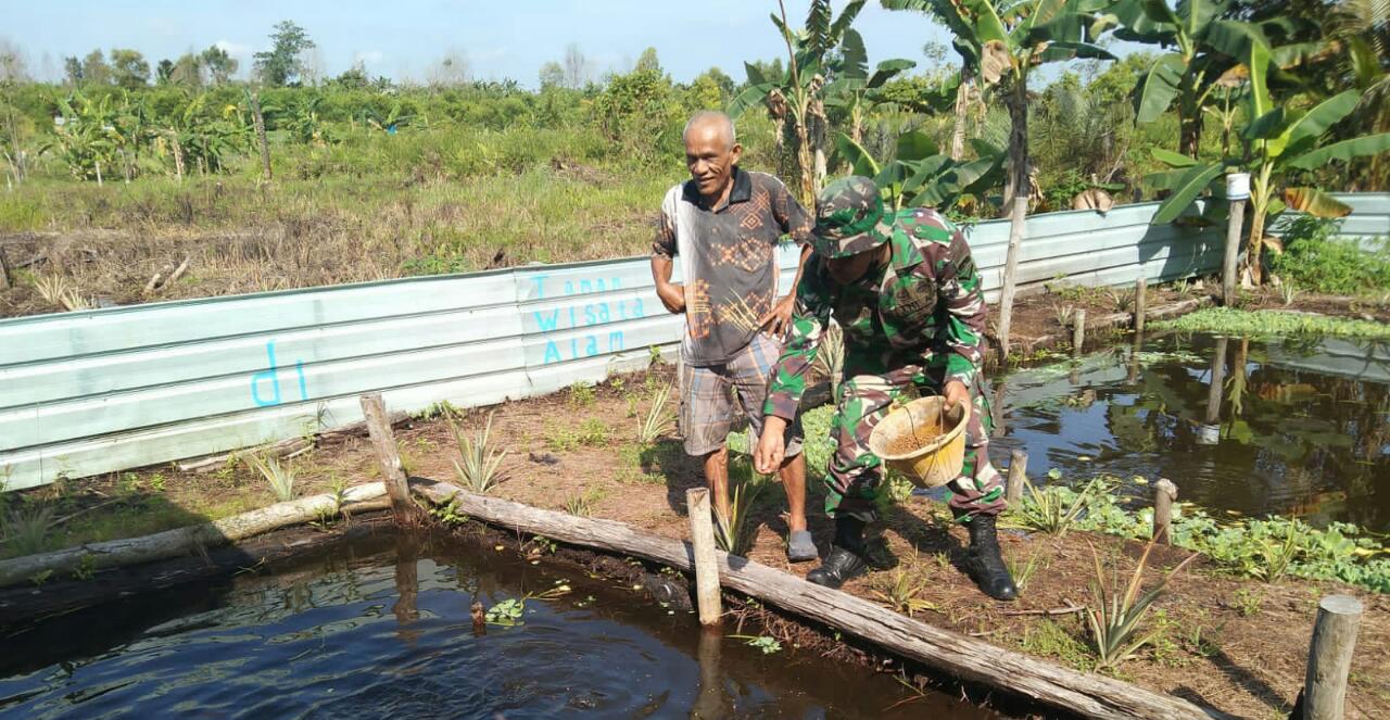 Serda Harmaini Dampingi Peternak Ikan Nila dan Mas