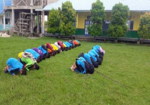 Luar Biasa...!!! Apa yang Dilakukan Pelajar di Inhil Ini Saat Rayakan Kelulusan
