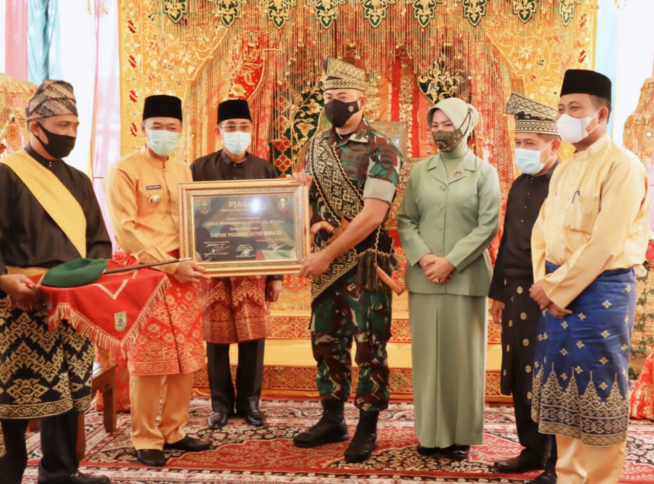 Dandim Rohil Diberi Gelar Datuk Paduko Setio Rajo