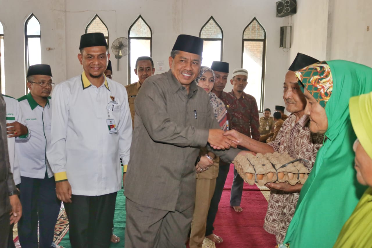 Bupati Siak Kukuhkan 17 UPZ Masjid se-Mempura