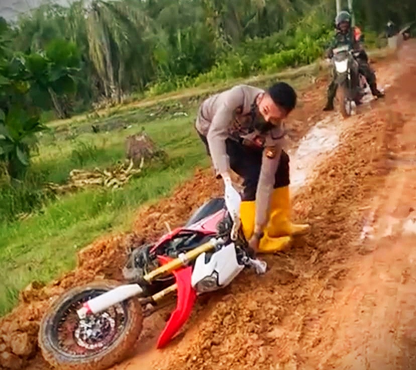 Karo Ops Polda Riau Jemput Bola Tembus Jalur Extrim Capai Titik Vaksinasi di Rokan Hilir