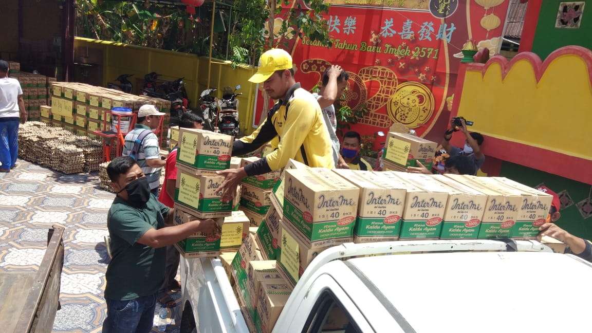 Satgas Pembasmi Covid-19 Pekong Sayur Bagansiapiapi Bagi Ribuan Sembako