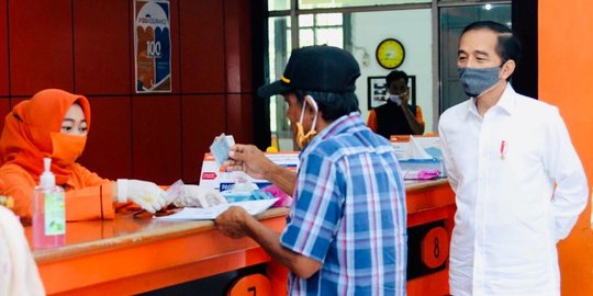 Presiden Jokowi Akui Prosedur Penyaluran Bansos Berbelit-belit
