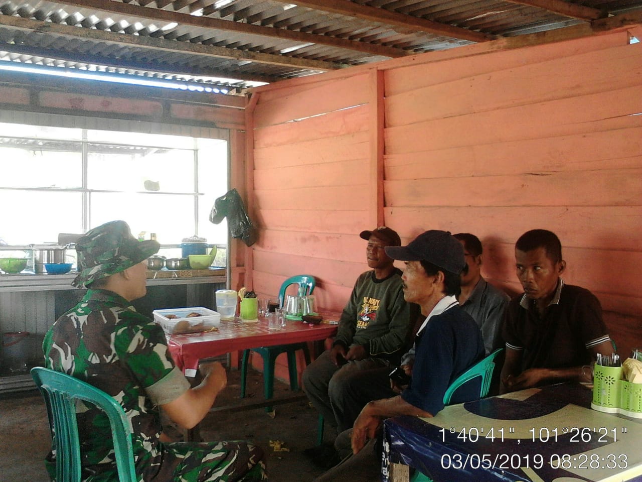 Anggota Kodim 0320/Dumai Melaksanakan Komsos Dengan Warga Binaannya