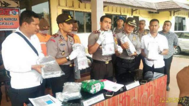 Tersangka Kurir dengan Imbalan Rp130 Juta