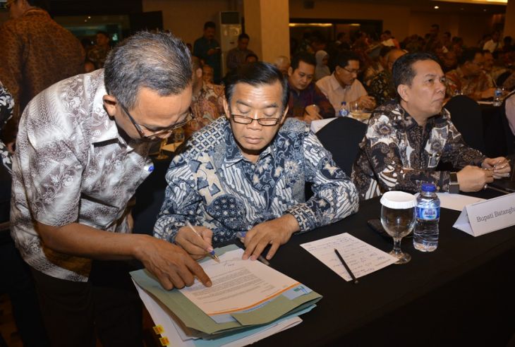 Walikota Pekanbaru Teken Perjanjian Hibah Penyelesaian Hutang PDAM Tirta Siak