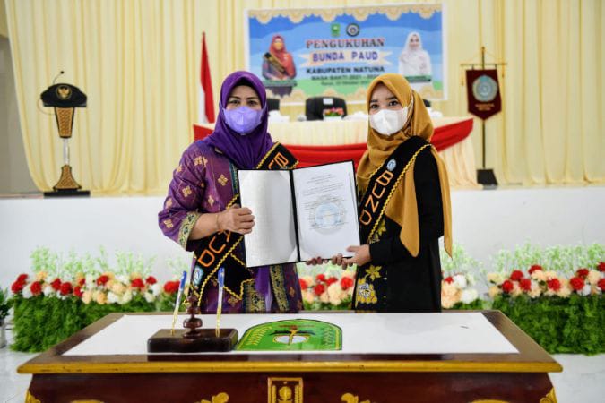 Hj. Dewi Kumalasari Ansar Lantik Bunda PAUD dan Dekranasda Natuna