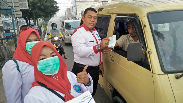 Gerakan Anti Narkotika Nasional Kota Dumai Bagi-bagi Masker