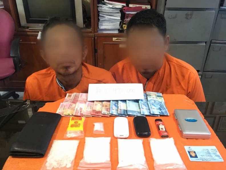 Dua Pria Ini Terciduk Simpan Sabu-sabu Ratusan Gram