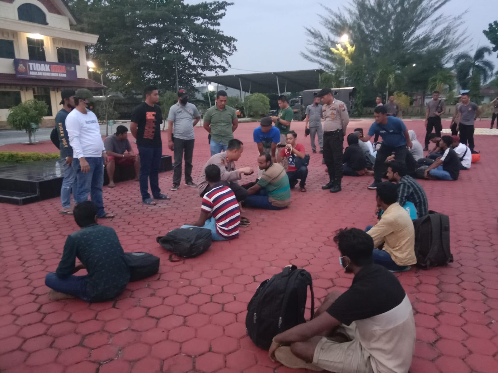 Satreskrim Polres Bengkalis Amankan 43 Orang WNA Asal Banglades