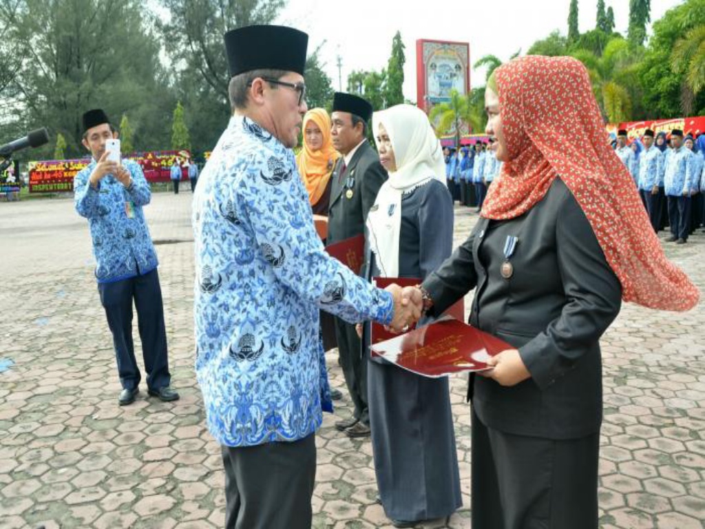 HUT KORPRI ke 45 Tahun 2016, Pemko Dumai Anugrahkan 407 Setyalancana untuk Anggotanya