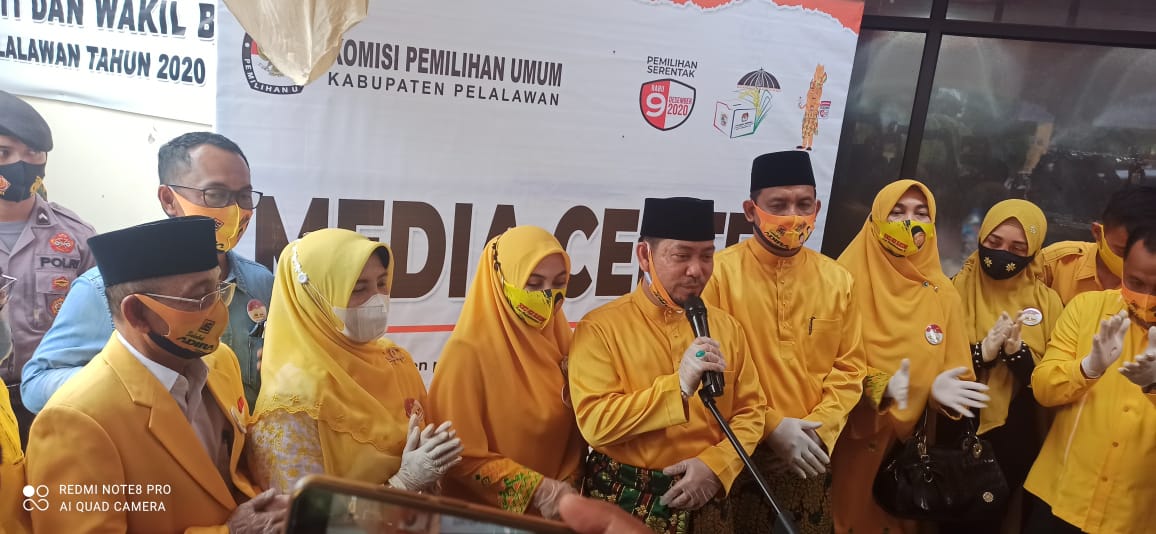Adik Sukemi-M Mendaftar ke KPU Pelalawan