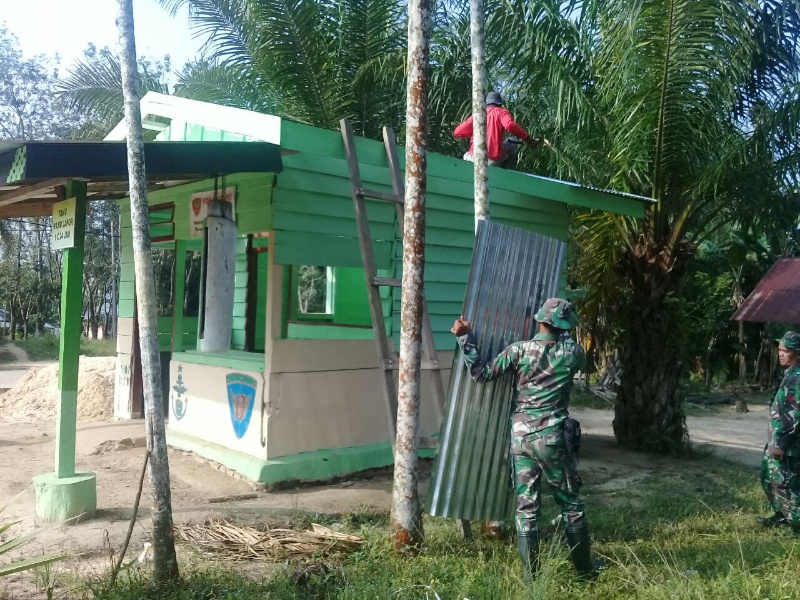 Sasaran Tambahan di RT 04, Satgas TMMD rehab Pos Kamling