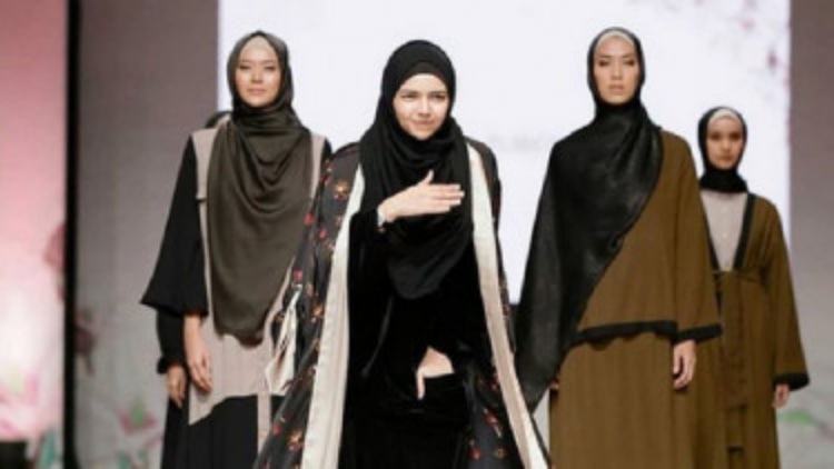 Wanita Siapkan Busana Lebaran Yuk, Tapi Cek Dahulu Trennya