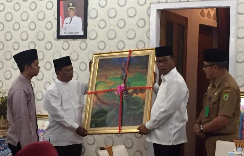 Lepas Kafilah MTQ Riau ke XXXVII, Suyatno Minta Jaga Nama Baik Rohil