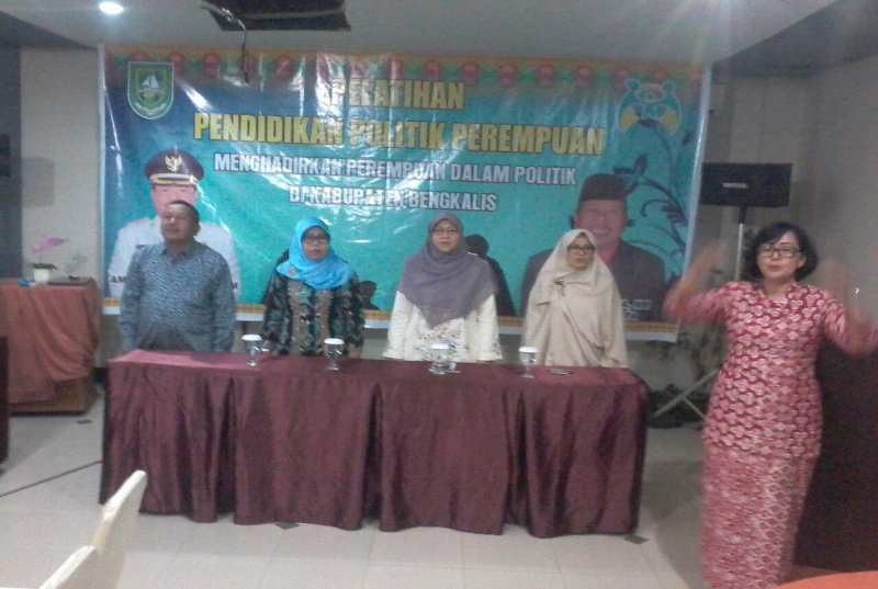 Hj. Mira Jadi Narasumber Sosialisasi Pelatihan Pendidikan Politik Perempuan