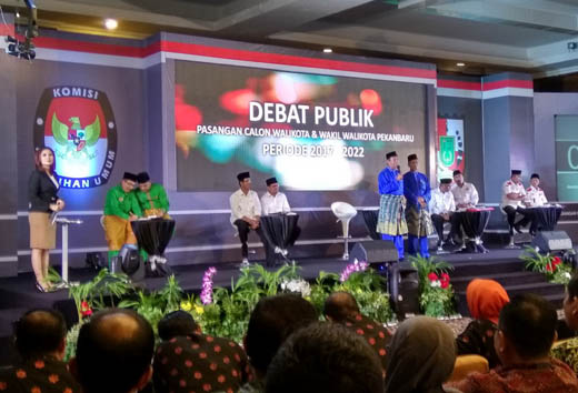 Pasangan Petahana Dicecar Soal Sampah, Pasar Cik Puan dan Kota Madani