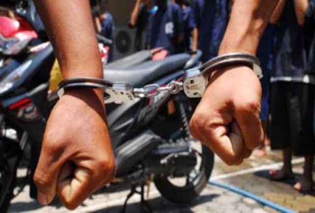 Naas...!!! Terekam CCTV, Dua Pelaku Curanmor Dibekuk Polisi Inhil