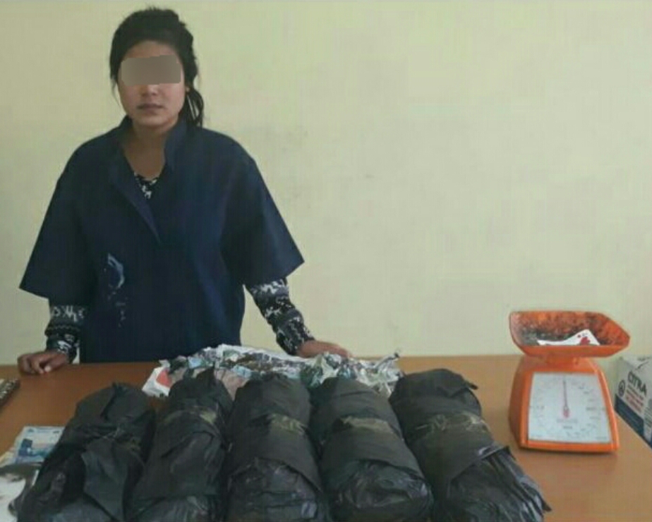Miliki Ganja, Wanita Cantik Ini Diciduk Aparat