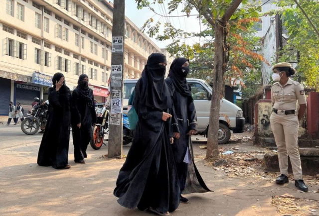 Menang di Pengadilan, Kelompok Hindu Radikal Ingin Jilbab Dilarang di Seluruh Sekolah India