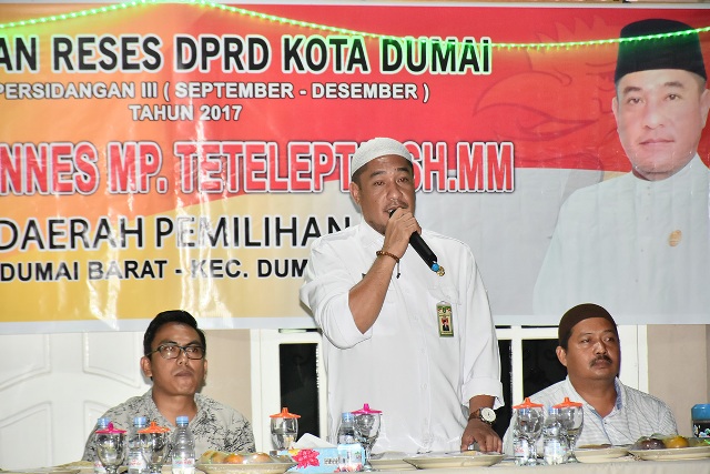 Hujan Deras tak Surutkan Niat Warga Hadiri Reses Johannes Tetelepta