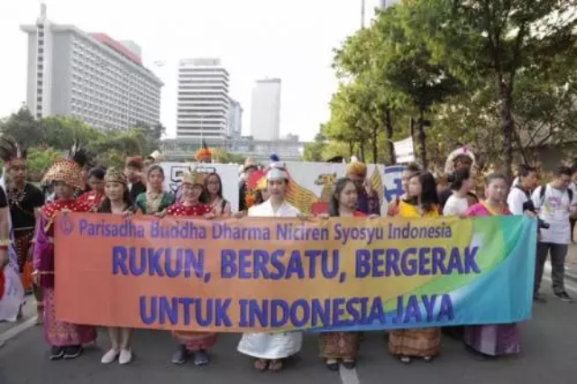 Jaga Kerukunan, Ribuan Warga Lintas Agama Gerak Jalan Bareng