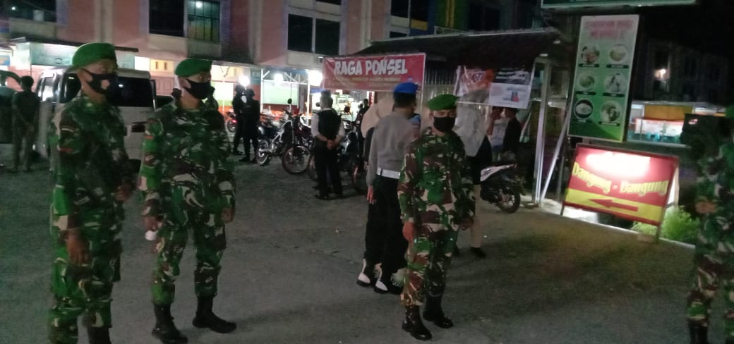 Cegah Penyebaran Covid-19, Babinsa  Rutin Gelar Patroli PPKM
