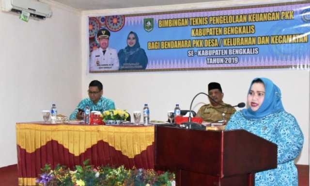 Kasmarni Buka Bimtek Pengelolaan Keuangan PKK Bengkalis