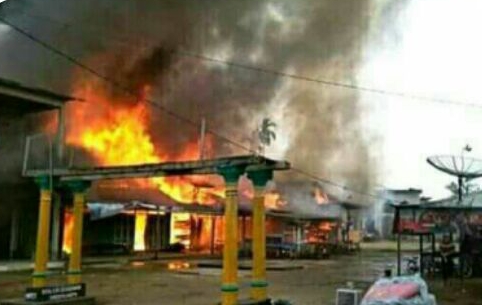 Pos Terpadu Bhabinkamtibmas/Babinsa Desa Teluk Kiambang dan 4 Unit Rumah Warga Ludes Terbakar