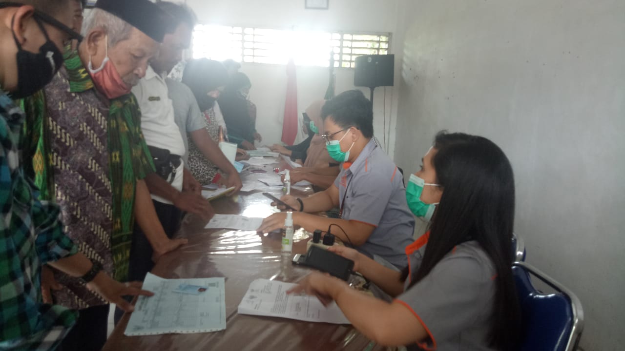 Camat Rantau Selatan Pantau Langsung Penyerahan BST Tahap 8