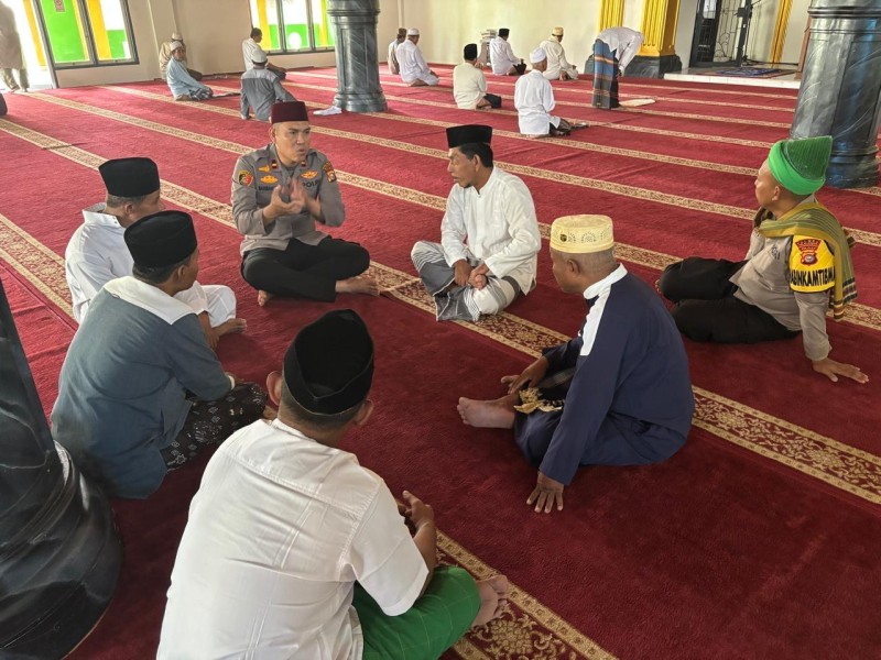 Kapolsek IPDA Bambang Pimpin Jumat Keliling, Keamanan Lingkungan Jadi Pesan Utama