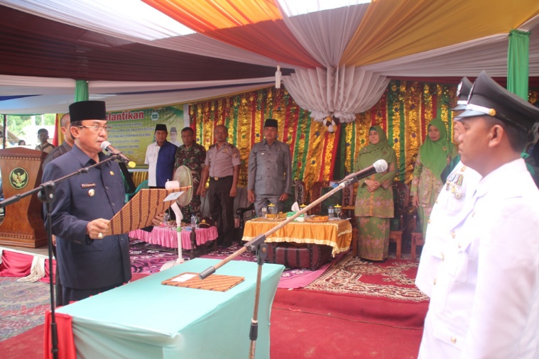 Bupati Inhil Lantik Kades Concong Dalam dan Sungai Berapit