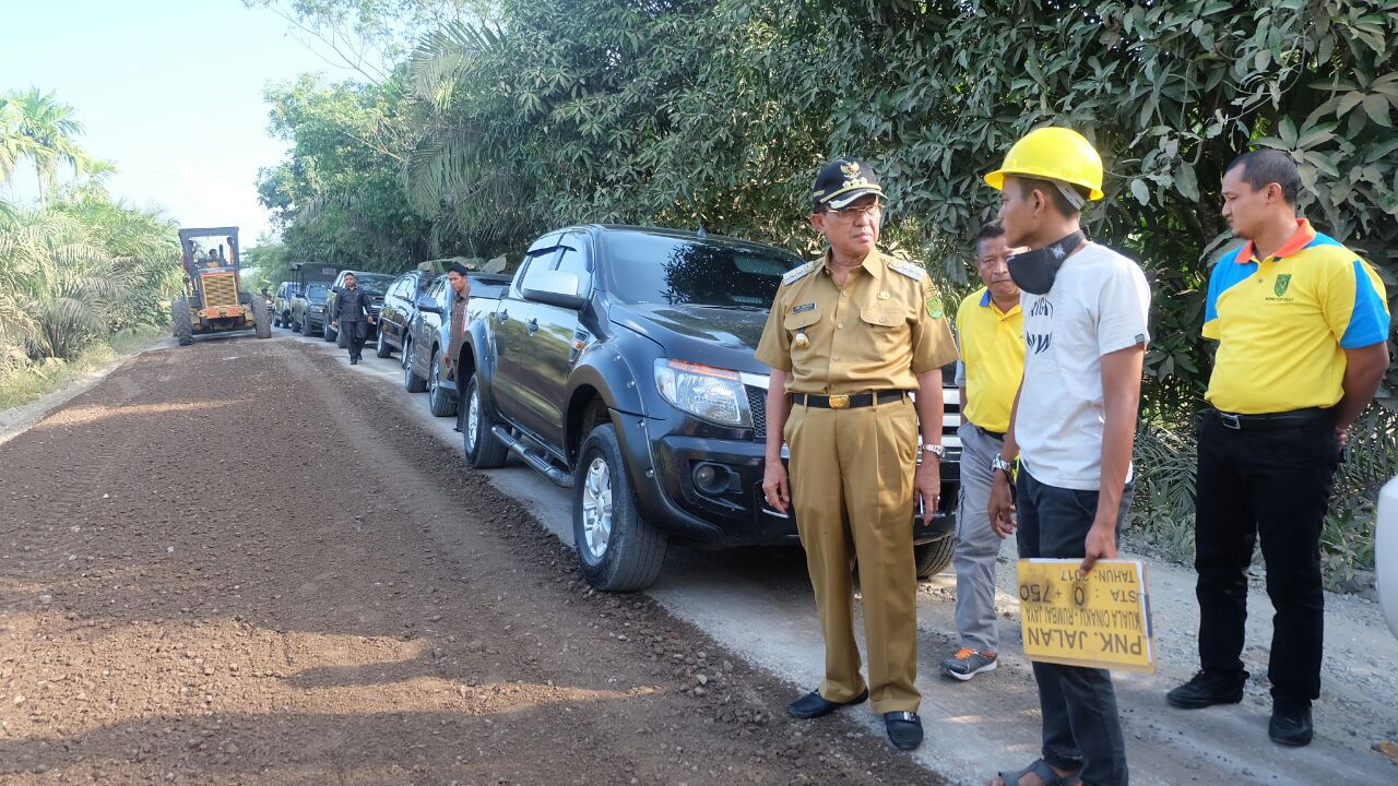 Pemkab Inhil Minta Pekerjaan Ruas Jalan Perbatasan Inhil dan Inhu Selesai Tepat Waktu