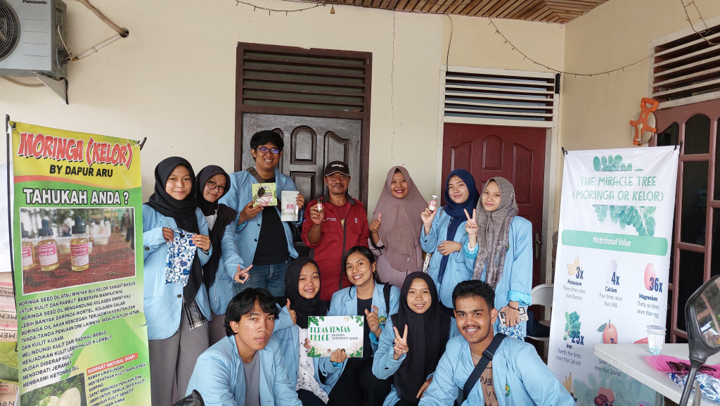 Mahasiswa Kukerta Balek Kampung UNRI Lakukan Kunjungan ke UMKM Berbasis Tanaman Kelor di Salo