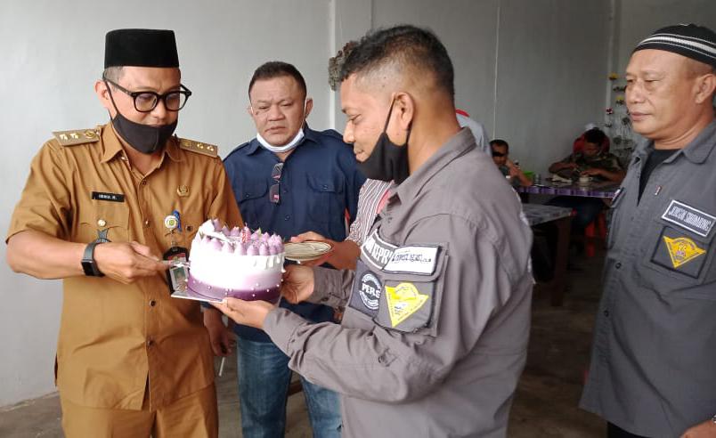 Ibnu roji Lurah air raja mengunjungi kantor gawat kepri sempena HPN ke 75 tahun