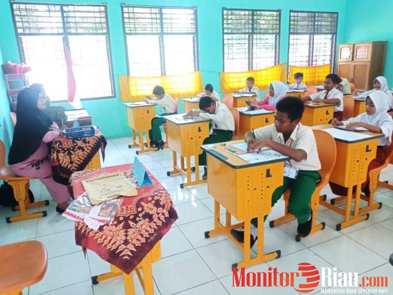 Hari Terakhir UN di SDN 004 Mundam Berlangsung Tertib