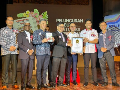 Wesley Methodist School Kuala Lumpur (International) Breaks Record with Unity Anthology, Enters Malaysia Book of Records