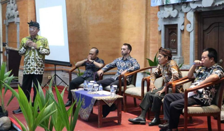 Bupati Inhil: Kami Serius Dan Fokus Cari Solusi Fluktuasi Harga Kelapa