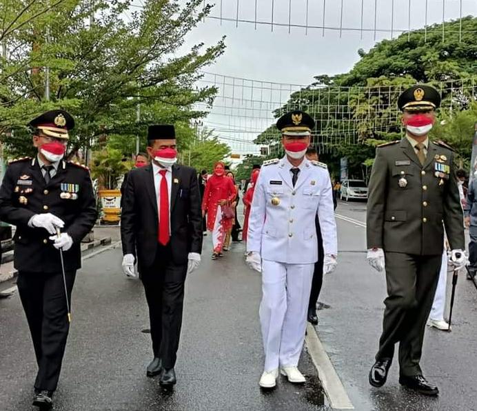 Bupati Rohil Afrizal Sintong Perdana Menjadi Inspektur Upacara Pada HUT RI Ke 76