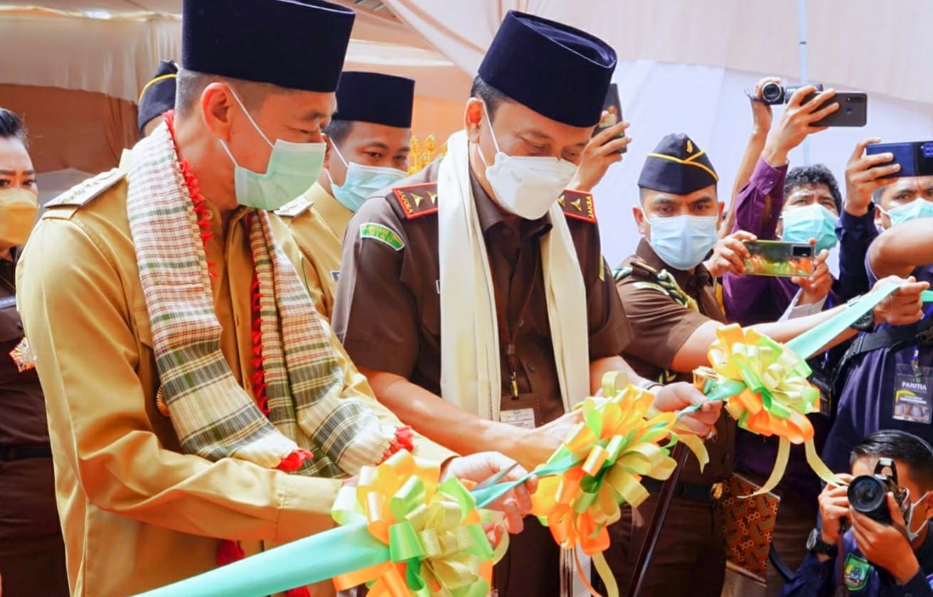 Bupati Rohil Afrizal Sintong Puji Kecantikan Musholla Al-Haq