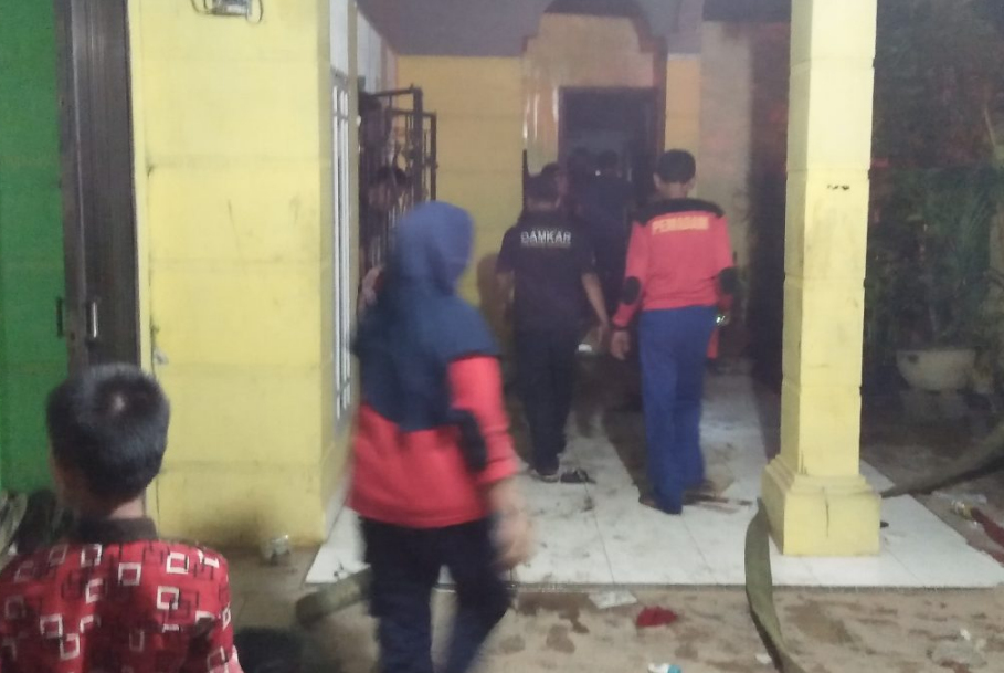 Rumah Seorang Polisi Terbakar Saat Penghuni Tidak Berada di Tempat