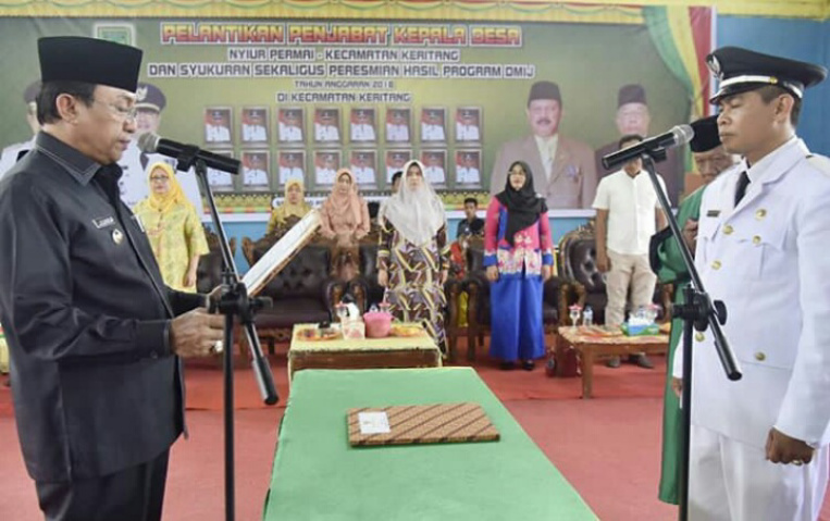 Bupati Inhil Lantik Penjabat Kepala Desa Nyiur Permai