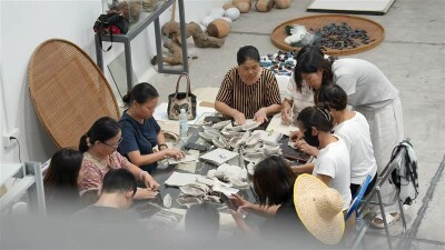 Dari Luohang Art Bazaar ke Perjalanan Seni: Menghidupkan Kembali Komunitas Melalui Seni