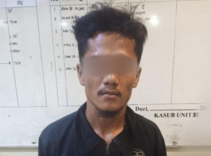 Pelaku Asusila di Bengkalis Diborgol Polisi